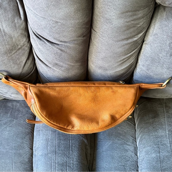 EUC Sapahn Dominique Sling Bag in Whiskey Raw Leather 🥃🤎 - Picture 4 of 15